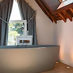وسبا ني5ت فندق 4*