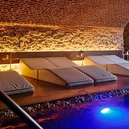 Hotel Ne5t & 4*